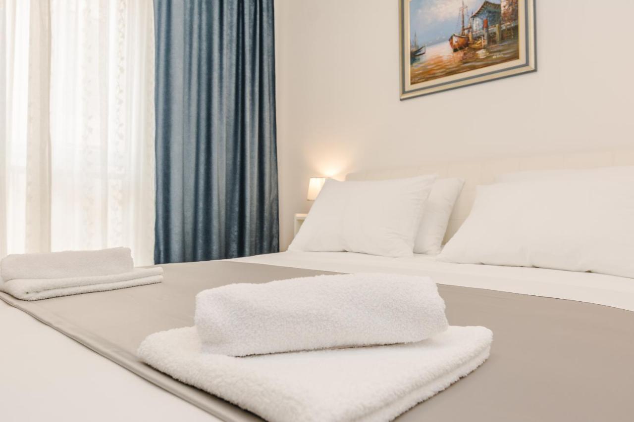 Neva Room With Private Bathroom Zadar Exterior photo
